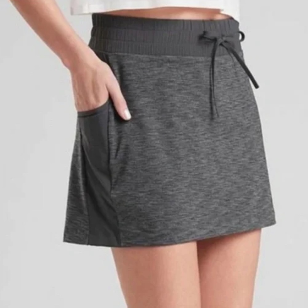 Athleta Excursion Skort/ Skirt Gray with pockets size Small